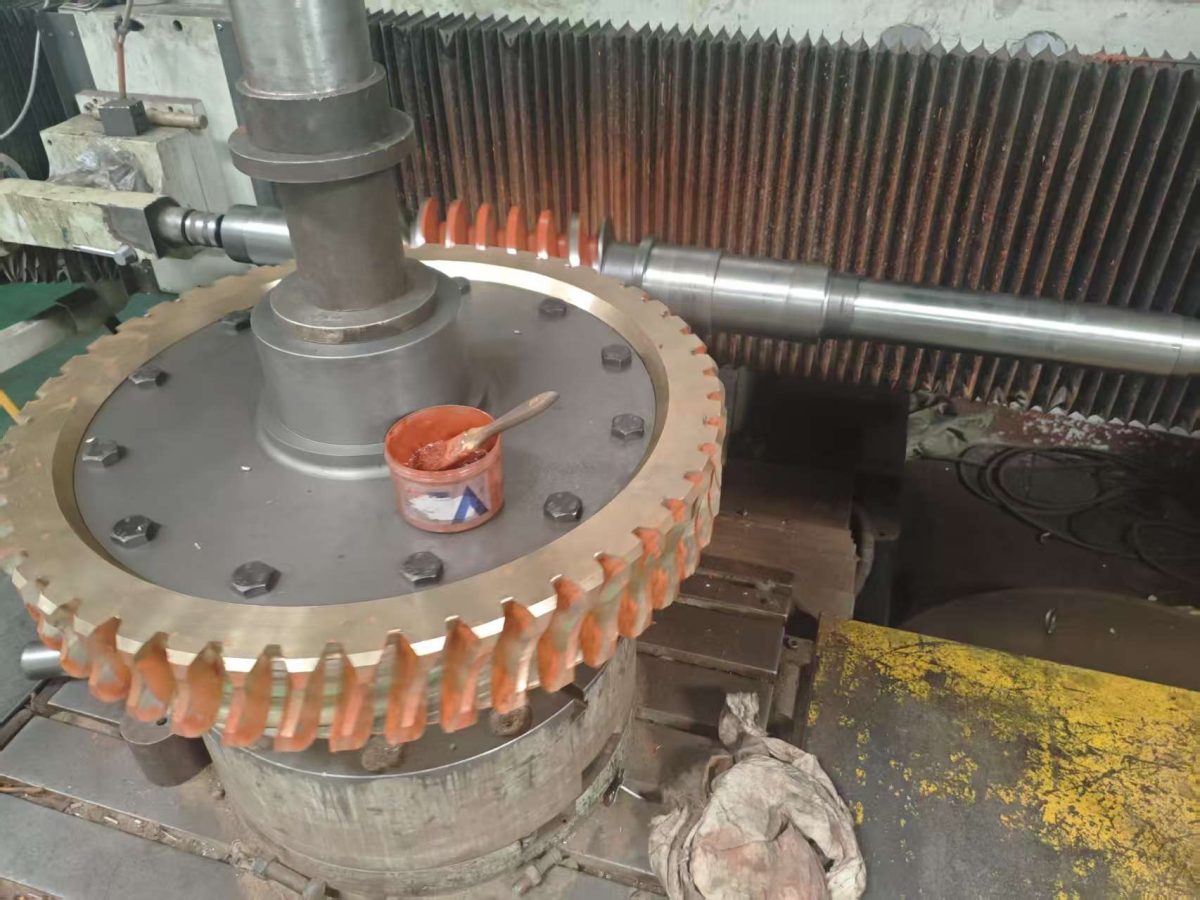 The right lubrication method depends on sliding speed and gear layout. Correct use keeps a steady oil film on the worm shaft.