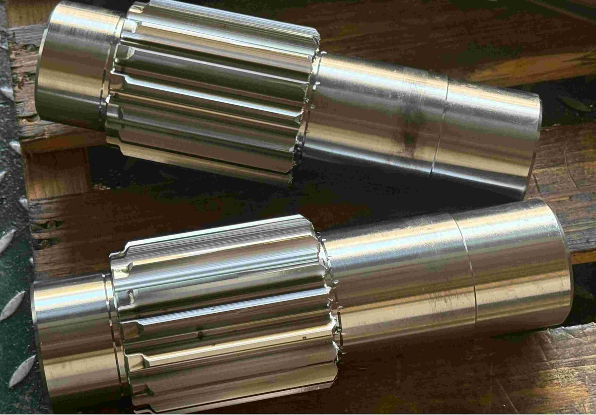 Gear shaft with machined tooth and spline details for torque transmission